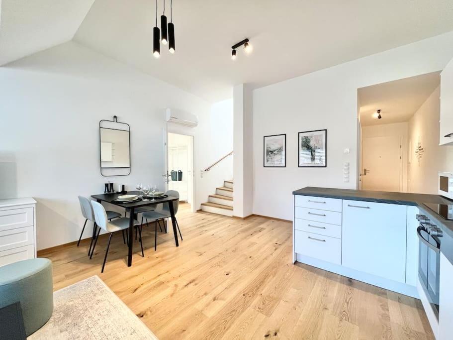Orestaliving - Penthouse In 1020 Вена Экстерьер фото